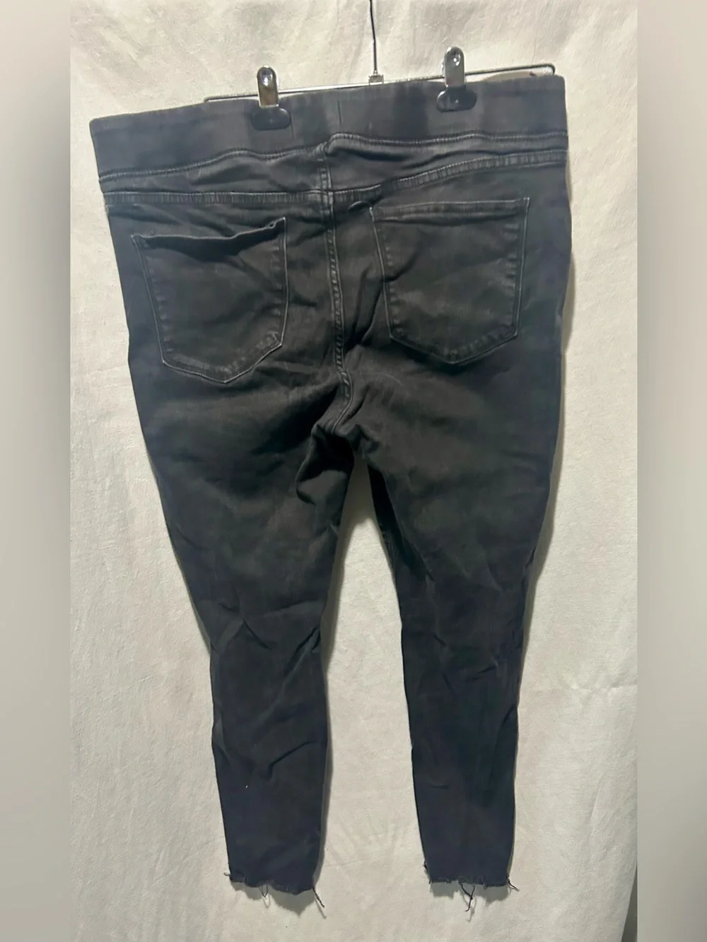 Old Navy Rockstar Mid-Rise Distressed Black Pull-On Jeggings Size 16 Women’s